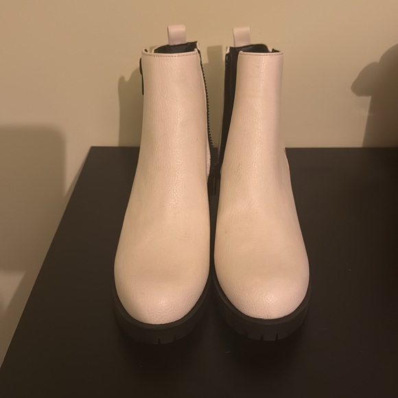 MIA White Ankle Boots with Chunky Heel - Size 8.5 - Picture 2 of 5